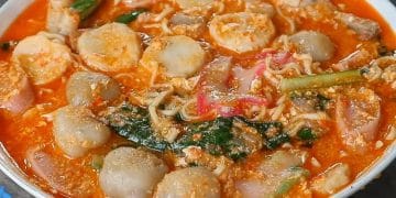 Cara membuat seblak enak khas Bandung dengan bumbu kencur sederhana. Resep mudah, praktis, pedas, dan anti gagal bisa dicoba di rumah. (Sumber: magfood.com)