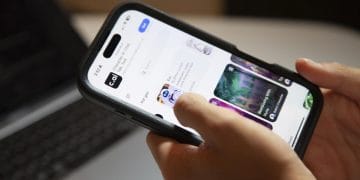 Character.AI hapus karakter Disney setelah menerima surat hukum. Kasus ini tunjukkan ketatnya isu hak cipta di era kecerdasan buatan. Foto: Los Angeles Times