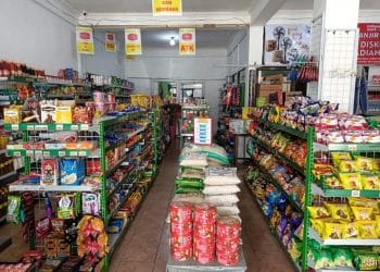 Pelajari tips belanja stok warung agar barang cepat laku, modal tidak terjebak, dan keuntungan tetap stabil (Foto: kemitraanminimarket.com).