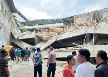 Bagian reruntuhan musala Ponpes Al Khoziny setelah ambruk. (Sumber: suarasurabaya)