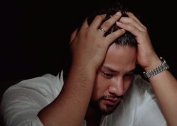 Dari balik jeruji, Ammar Zoni kembali terlibat kasus narkoba. Kini ia dan tersangka lain dijerat UU Narkotika ancaman mati. (Foto: CNN Indonesia).