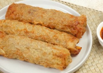 Resep Kulit Kembang Tahu Isi Ayam renyah dan gurih, praktis untuk lauk hemat atau camilan, mudah disimpan beku, cocok untuk bekal dan jamuan keluarga. (Foto: bakingworld.id)