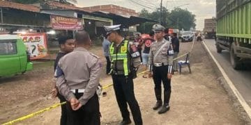 Cekcok di SPBU Banyuasin berujung maut. Seorang sopir angkot tewas ditembak pemobil karena diduga menyerobot antrean BBM. (Foto: Sumatera Ekspres)