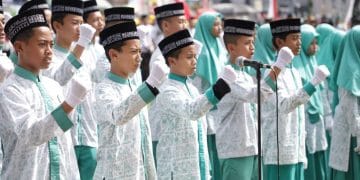 Teks Ikrar Santri menjadi simbol janji setia santri Indonesia untuk menjaga agama, NKRI, dan nilai kebangsaan dalam peringatan Hari Santri Nasional. (Foto: RRI)