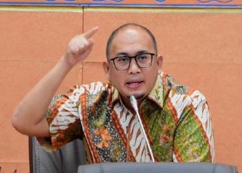 Andre Rosiade menegaskan pemilihan pelatih Timnas Indonesia harus mengikuti Statuta PSSI agar profesional dan tidak melanggar aturan. (Foto: DIsway.id)