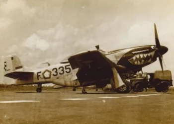 Kisah tragis Mulyono, pilot jet tempur pertama TNI, gugur saat aksi aerobatik di Surabaya tahun 1951. Inilah sejarah awal penerbangan militer Indonesia. (Foto: tni-au.mil.id)