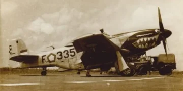 Kisah tragis Mulyono, pilot jet tempur pertama TNI, gugur saat aksi aerobatik di Surabaya tahun 1951. Inilah sejarah awal penerbangan militer Indonesia. (Foto: tni-au.mil.id)