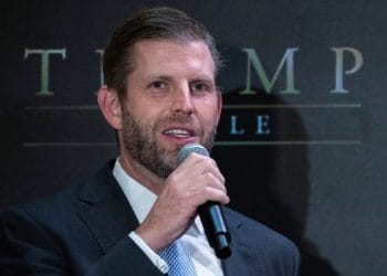 Eric Trump menjadi sorotan usai Presiden Prabowo terdengar ingin menemuinya. Siapa sebenarnya putra Donald Trump ini? Simak profil lengkapnya di sini. (Foto: Bisnis.com)