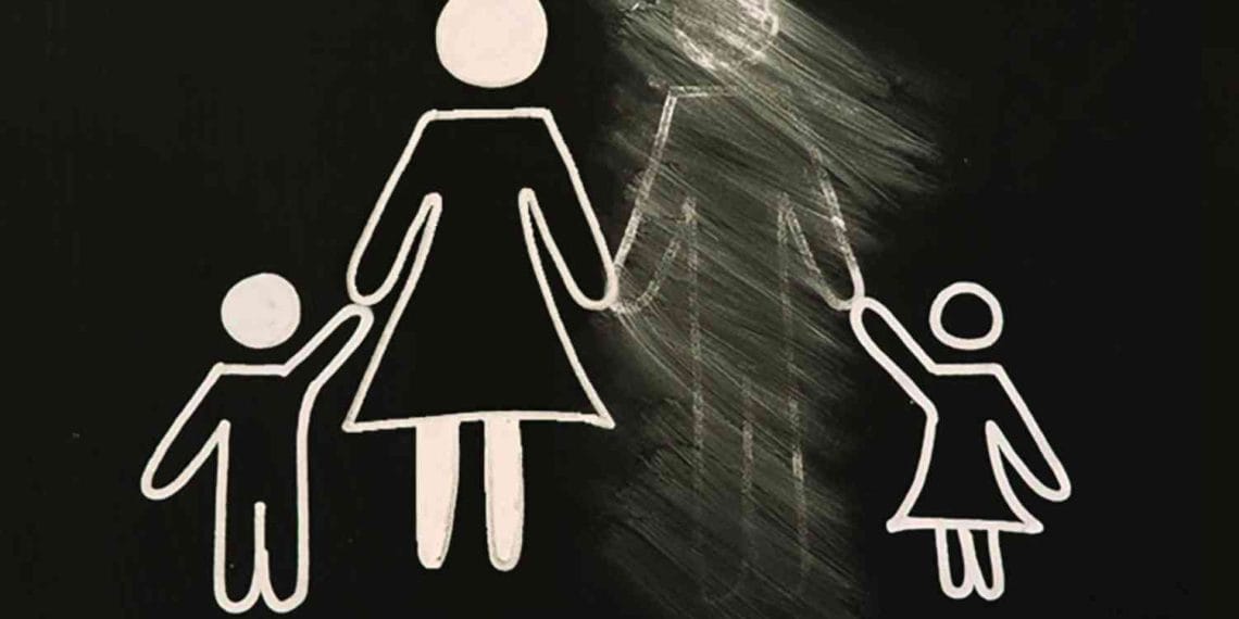 Sebanyak 15,9 juta anak Indonesia tumbuh tanpa figur ayah. Pakar UGM mengungkap dampak psikologis dan sosial dari fenomena fatherless ini. (Foto: depokpos.com)