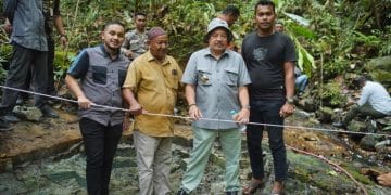 Batu giok raksasa seberat 5 ribu ton ditemukan di hutan Nagan Raya, Aceh. Penemuan langka ini diharapkan membawa manfaat bagi masyarakat dan Indonesia. (Foto: Diskominfo Nagan Raya)