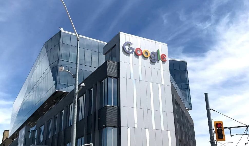 Google akan menginvestasikan 10 miliar dolar untuk membangun pusat data 1 GW dan hub AI di Andhra Pradesh, India. (Foto: Android Police)