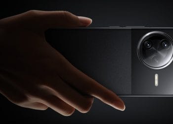 Presiden Xiaomi Lu Weibing menjelaskan alasan kenaikan harga HP terbaru mereka, termasuk Redmi K90, akibat lonjakan harga chip dan memori global. (Foto: GSM Arena)