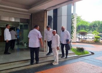 Gubernur Jawa Barat Dedi Mulyadi mendatangi Kemendagri untuk menjelaskan pengelolaan dana Rp4,17 triliun yang disebut mengendap di bank. (Foto: Taufiq Syarifudin/detikcom)