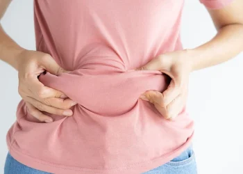 Mitos tulang besar bikin berat badan sulit turun ternyata tidak sepenuhnya benar. Ahli menjelaskan faktor utama yang memengaruhi berat badan. (Foto: IStock)
