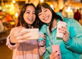 Persahabatan yang erat berpengaruh besar terhadap kesehatan mental dan biologis seseorang. (Foto: www.haibunda.com)