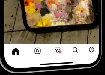 Tampilan baru menu navigasi Instagram yang sedang diuji coba, menempatkan Reels dan DM di posisi utama. (Foto: selular.id)