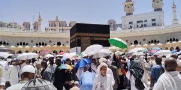 Umrah mandiri kini legal di Indonesia setelah disahkan lewat UU No 14 Tahun 2025. Pelajari cara daftar dan pilih paket langsung lewat situs resmi. (Foto: Detik)