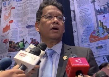 Purbaya menanggapi permintaan Luhut agar anggaran MBG tak dipotong. Ia tegaskan keputusan tergantung serapan hingga akhir Oktober.