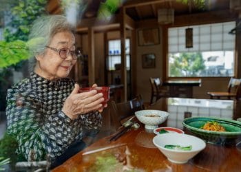 Dari ubi ungu hingga rumput laut, inilah rahasia makanan khas Jepang yang mendukung umur panjang dan tubuh bugar.