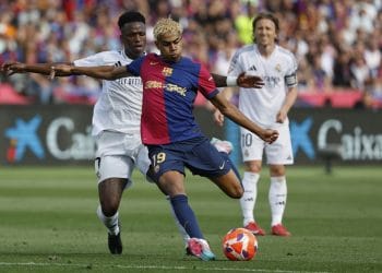 Big match El Clasico antara Real Madrid vs Barcelona akan tersaji di Santiago Bernabeu. Perebutan puncak klasemen kian panas. (Foto: AP Photo/Joan Monfort)