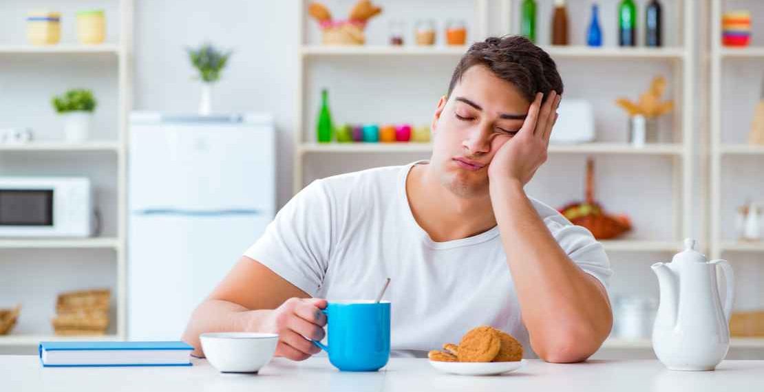 Mengantuk di siang hari? Bisa jadi karena pola makanmu. Kenali makanan penyebab kantuk dan solusi agar tetap fokus bekerja. (Foto: inthebox.net)