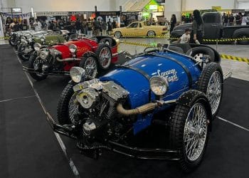 Ingin modifikasi mobil dengan biaya efisien? Stiker vinyl A3+ jadi solusi kreatif. Simak peran MaxDecal di Kustomfest 2025 dan strategi aplikasinya. (Poto: Dok Kustomfest  /Via DetikOto