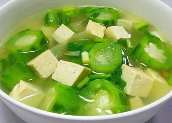 Sup Oyong dan Tahu. (Foto: Youtube / Alma Yusuf Kitchen)