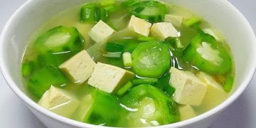 Sup Oyong dan Tahu. (Foto: Youtube / Alma Yusuf Kitchen)