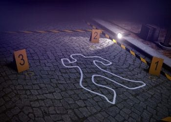 Warga Cibinong, Bogor, dihebohkan dengan penemuan mayat pria tanpa identitas di pinggir jalan. Polisi turun tangan menyelidiki kasus tersebut. (Foto: Freepik)