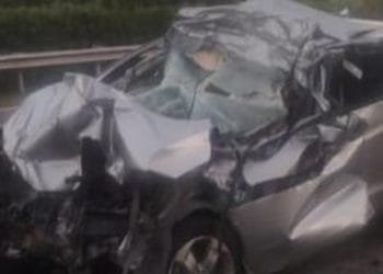 Mobil Honda HR-V mengalami kecelakaan di Tol Jagorawi arah Bogor dengan kecepatan tinggi. Pengemudi tewas di tempat. (Sumber: Detik.com)