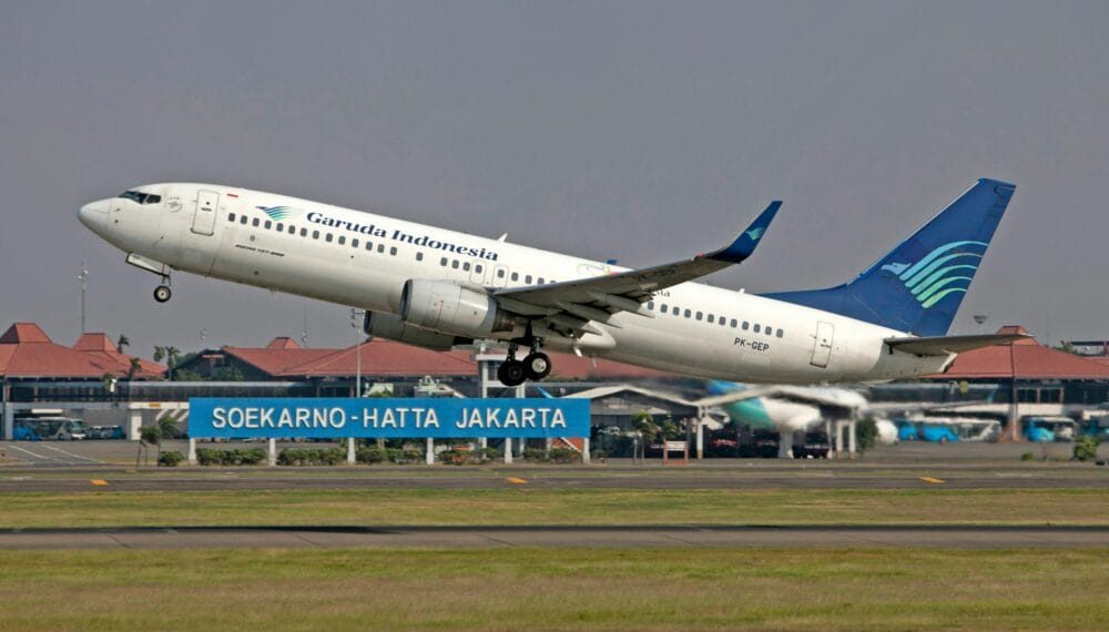 Pesawat Garuda Indonesia saat parkir di apron bandara Soekarno-Hatta. (Foto: Jeffry Surianto/Pexels.com)