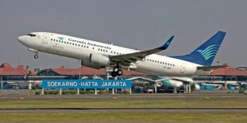 Pesawat Garuda Indonesia saat parkir di apron bandara Soekarno-Hatta. (Foto: Jeffry Surianto/Pexels.com)