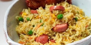 Resep nasi goreng sosis bumbu kunyit yang gurih, harum, dan simpel ini cocok untuk sarapan cepat atau menu hemat di akhir bulan. (Foto: Cookpad)