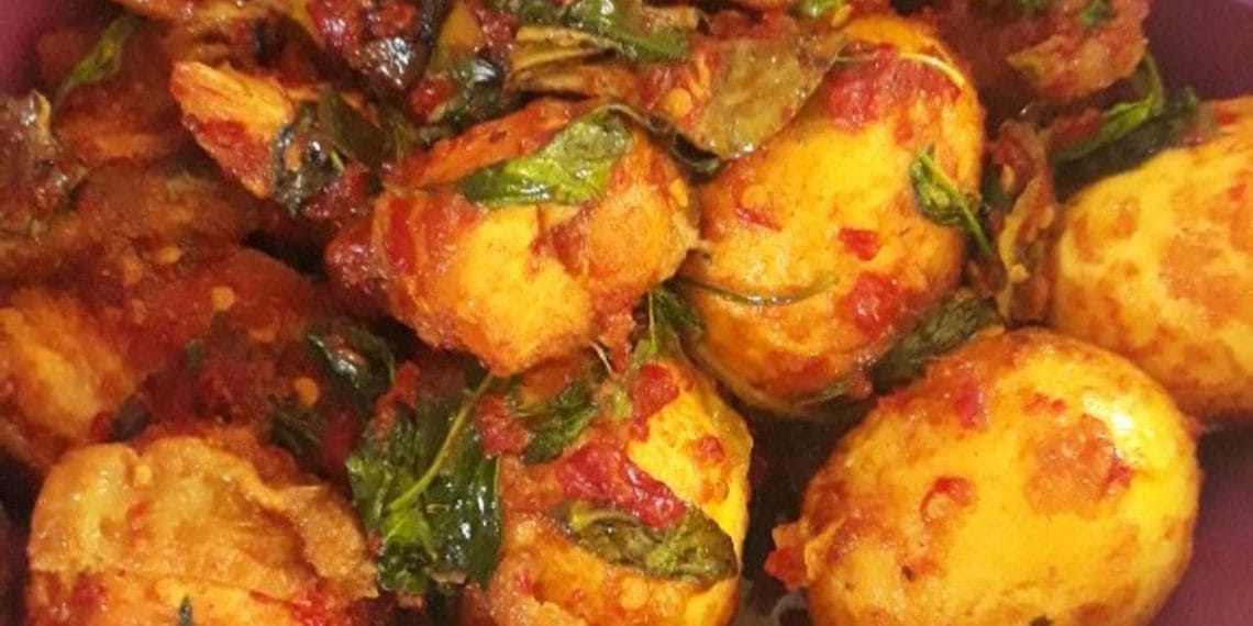 Resep telur rica kemangi pedas harum khas rumahan yang super gampang dibuat. Cocok untuk menu hemat akhir bulan, dijamin bikin ketagihan. (Foto: Cookpad)