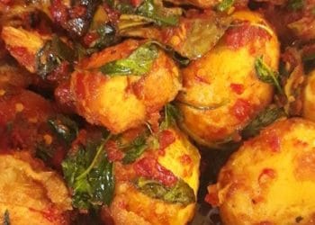 Resep telur rica kemangi pedas harum khas rumahan yang super gampang dibuat. Cocok untuk menu hemat akhir bulan, dijamin bikin ketagihan. (Foto: Cookpad)