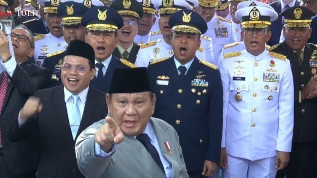Prabowo Saksikan Parade Kapal Perang TNI AL di Teluk Jakarta Presiden Prabowo Subianto menghadiri parade kapal perang TNI AL di Jakarta Utara. (Sumber: ANTARA/Fathur Rochman)