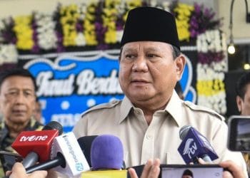 Prabowo Subianto menyampaikan salam duka cita kepada korban ambruknya pondok pesantren Al Khoziny di Sidoarjo dan memerintahkan penanganan cepat. (Sumber: ANTARA FOTO/MUHAMMAD ADIMAJA)