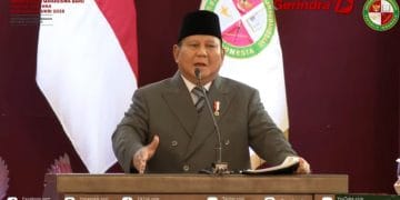 Presiden Prabowo menegaskan pentingnya terus belajar meski sudah lulus, bahkan dirinya masih belajar 4 jam sehari lewat buku. (Foto: Tangkapan Layar YouTube/Gerindra TV)