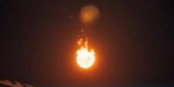 BMKG dan BRIN menjelaskan penyebab suara ledakan di Cirebon akibat meteor. Simak fakta, ukuran meteor, dan kronologinya di sini. (Sumber: Instagram)