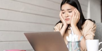 Ketidakseimbangan pH darah dapat menyebabkan kelelahan dan kram otot. Kenali tanda-tandanya dan cara tubuh menjaga keseimbangannya. (FFoto: Freepik)