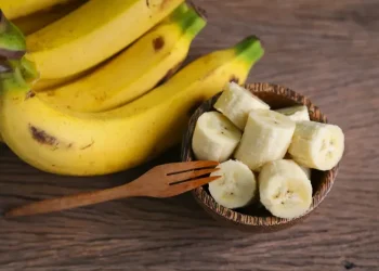 Mau makan pisang untuk diet? Jangan asal. Pelajari kapan waktu terbaik makan pisang agar manfaatnya optimal. (Sumger: Shutterstock)