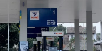 Ilustrasi pengisian bahan bakar kendaraan di SPBU. (Sumber: arahpena.com)