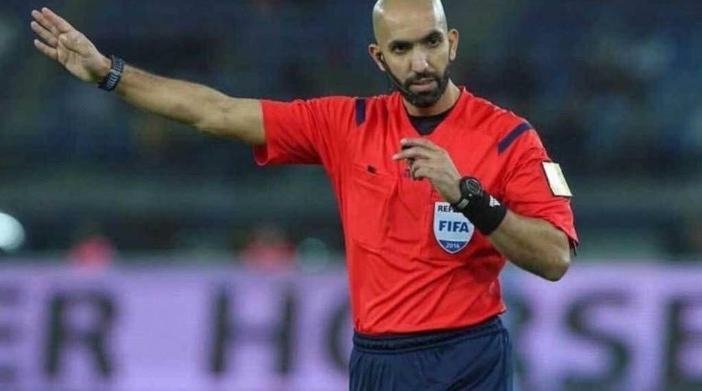 Wasit Ahmad Al Ali saat memimpin pertandingan internasional. (Foto: tasnimnews)