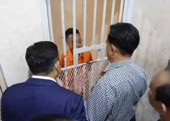 Aktivis Delpedro Marhaen kembali menulis surat dari Rutan Polda Metro, menagih janji Yusril Ihza Mahendra soal keadilan hukum di sidang praperadilan. (Foto: Dok.Humas Kemenko Kumham Imipas)