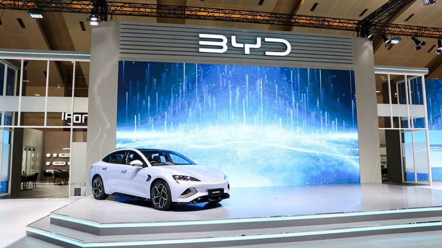 BYD Klarifikasi Soal Recall Massal Mobil Listrik di China, Indonesia Aman BYD Indonesia memastikan recall 115 ribu mobil listrik di China tidak mempengaruhi model yang dijual di Indonesia. (Foto: Katadata.co.id)