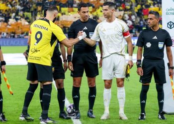Benzema menegaskan persaingan dengan Ronaldo di Arab Saudi tetap profesional, meski keduanya saling berhadapan di Al Ittihad vs Al Nassr. (Foto: AFP)