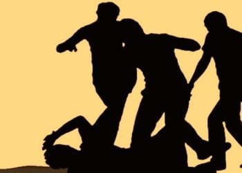 Pelajar SMP di Sawangan Depok terlibat tawuran, satu korban luka bacok dan satu lainnya memar. Polisi mengamankan golok sebagai barang bukti. (Foto: Liputan6)