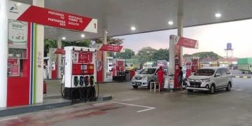 Pertamina resmi menetapkan harga baru BBM per 1 November 2025. Harga Dexlite dan Pertamina DEX naik, sementara bensin tetap stabil. (Foto: Liputan6)