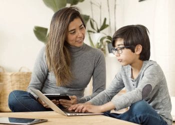 Roblox kini digemari banyak anak. Orang tua disarankan ikut bermain untuk mengawasi dan menanamkan nilai positif di dunia digital. (Foto: Pexels/Kampus Production)