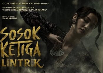 Film Sosok Ketiga Lintrik menampilkan kisah rumah tangga muda yang dihantui ilmu pelet mistis. Tayang di bioskop 6 November 2025. (Foto: YouTube/LEO PICTURES)